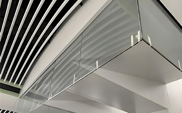 榆中玻璃挡烟垂壁