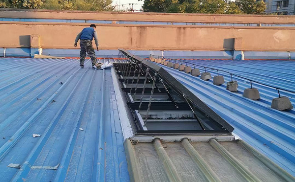 某区域性物流仓储中心榆中排烟窗系统安装项目